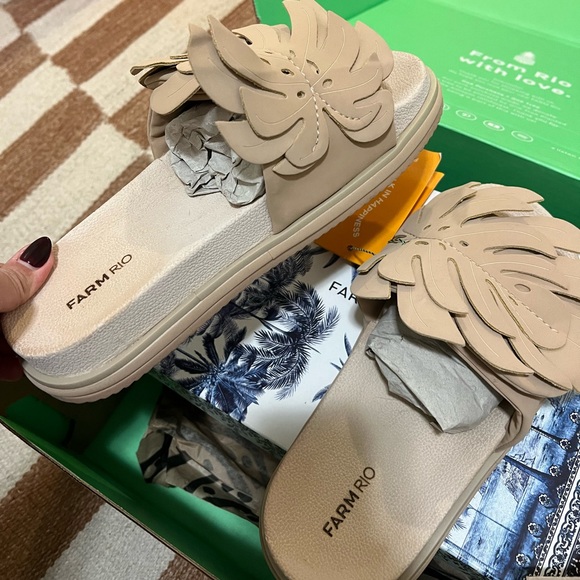 Brand new Farm Rio Slides - Picture 3 of 3